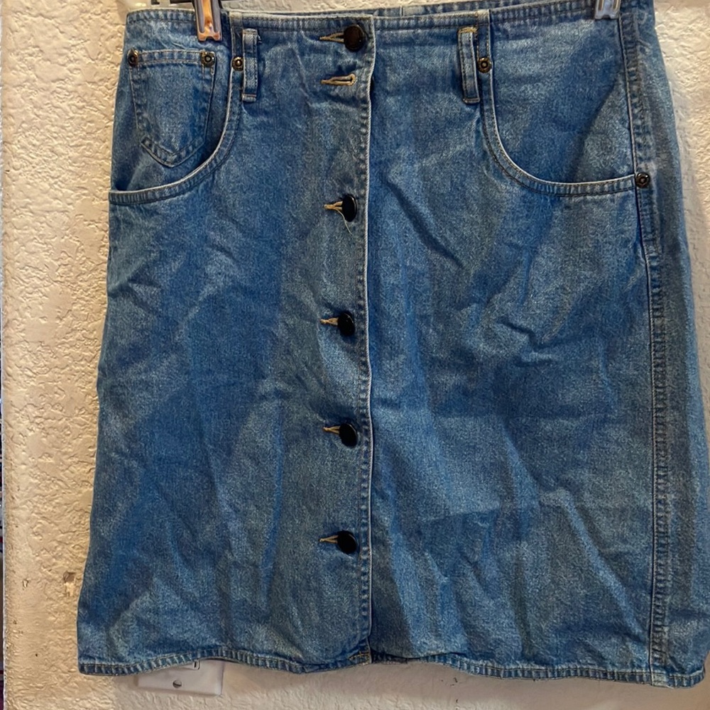 FINAL MARKDOWN Liz Claiborne denim skirt 6